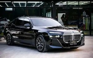 Photo of BMW 730Li