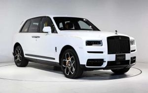 Photo of Rolls Royce Cullinan with Driver