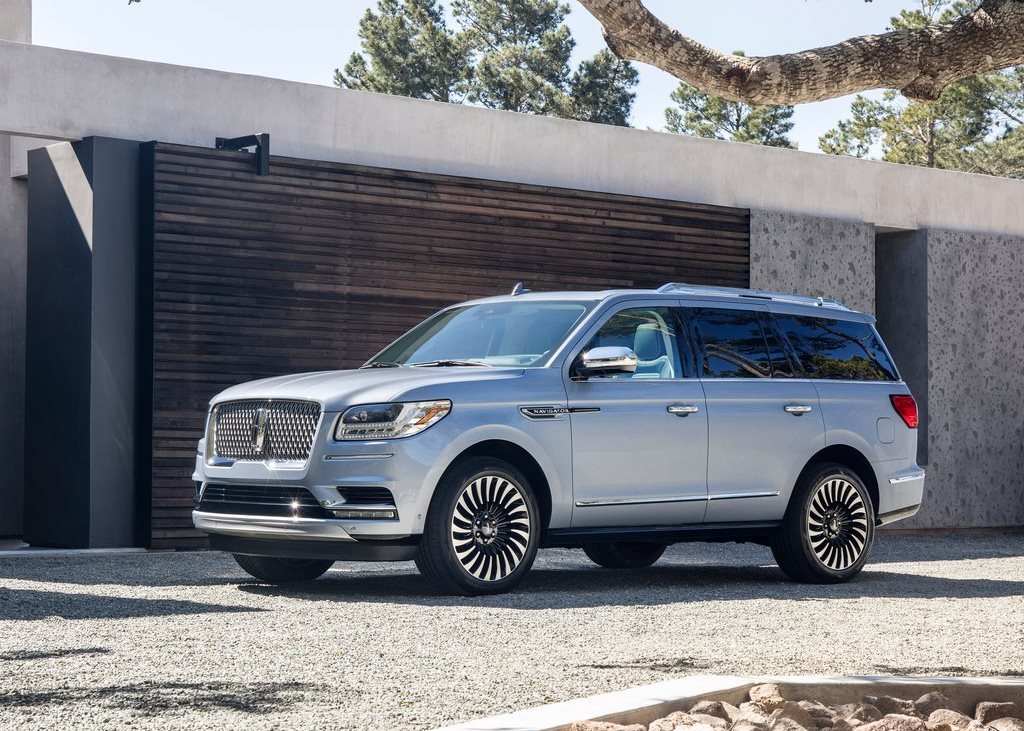 Rent a Lincoln Navigator with Driver in Dubai