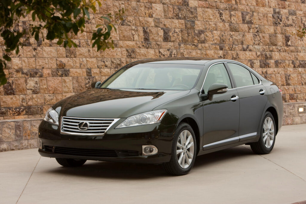 Rent Lexus ES 350 with Driver in Dubai