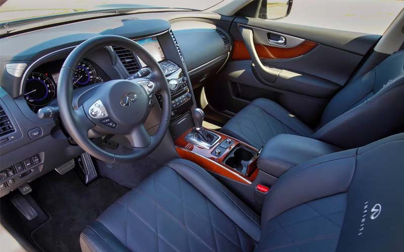 Infinity QX 70 with Driver Infinity QX 70 with Driver