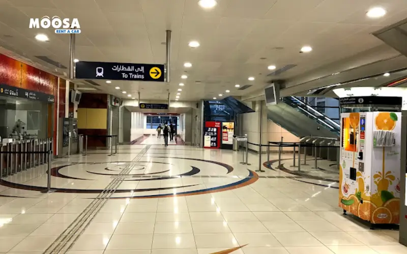 Installations et services de la station de métro Al Khail