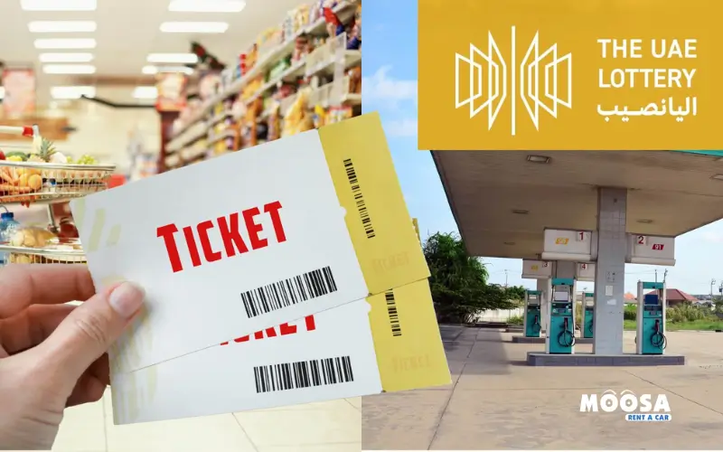 Eine Hand hält Lotterielose der VAE zum Verkauf vor einem Lebensmittelgeschäft und einer Tankstelle und wirbt für die Lotterie und die Autovermietung