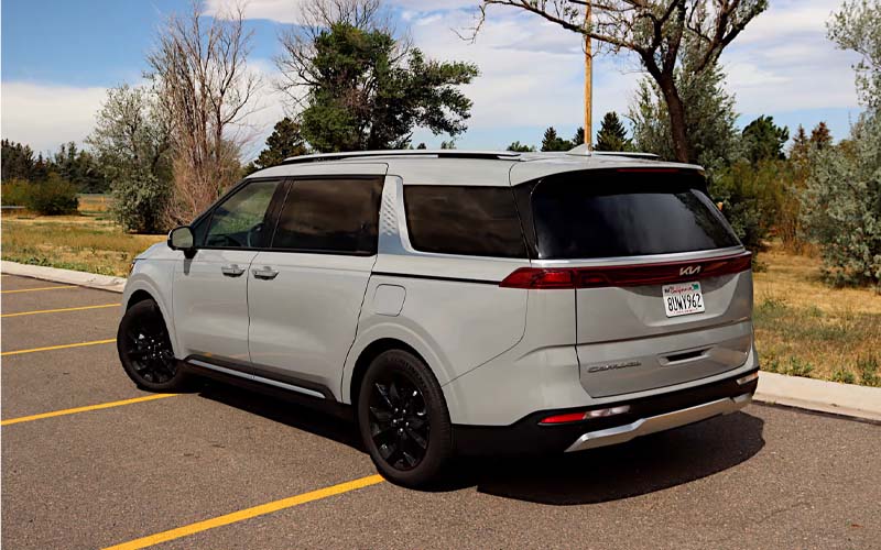 Kia Carnival with Driver