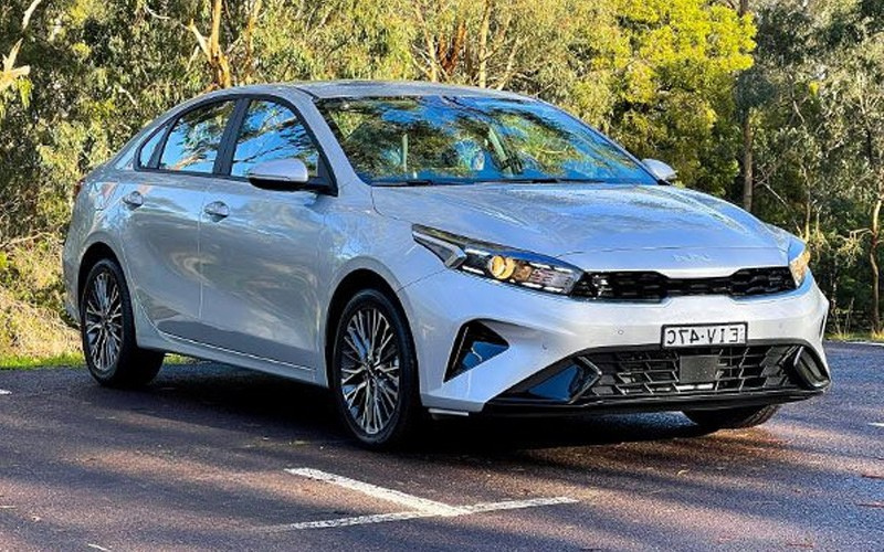 Easy Ways to Rent a Car for a Day to Travel Freely