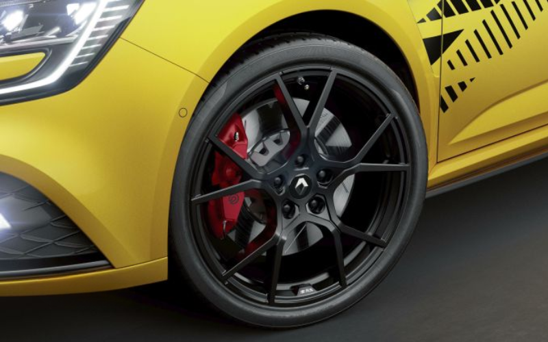 Renault Megane mit Fahrer