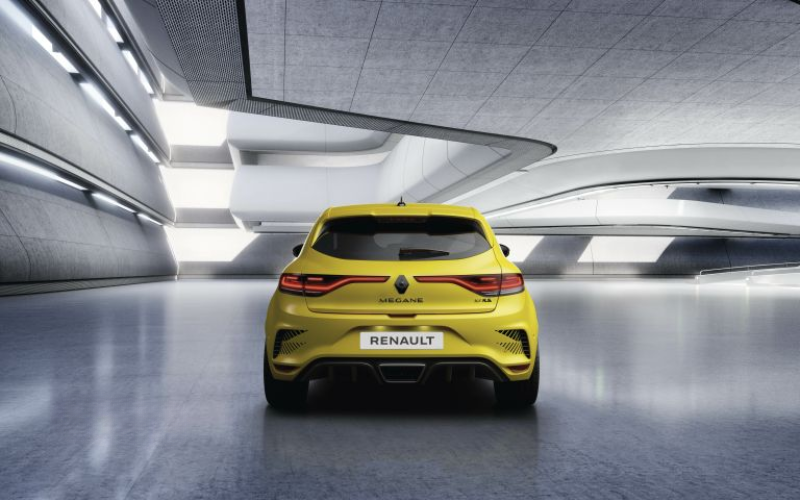 Renault Megane mit Fahrer