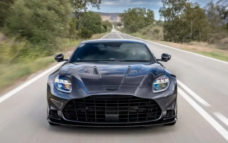 أستون مارتن فانكويش دبي 2024