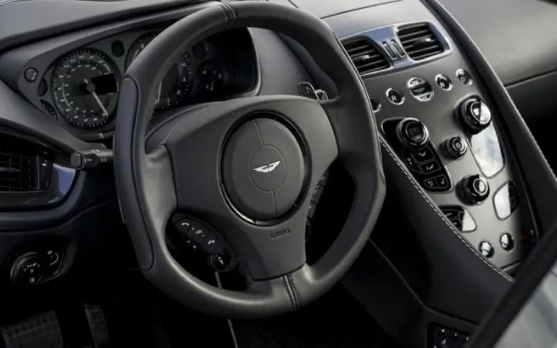 أستون مارتن فانكويش دبي 2024