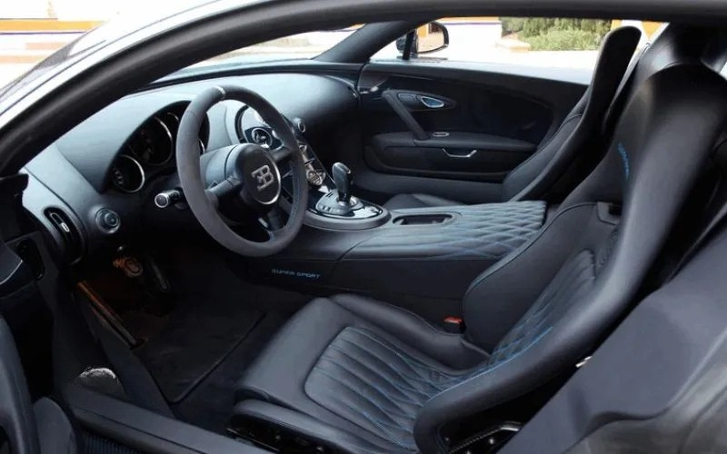 Rent Bugatti Veyron