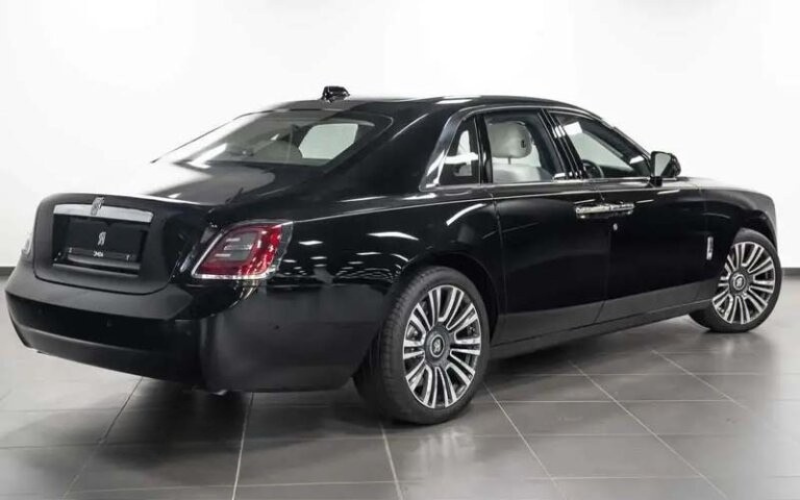 Rolls Royce Ghost with Driver