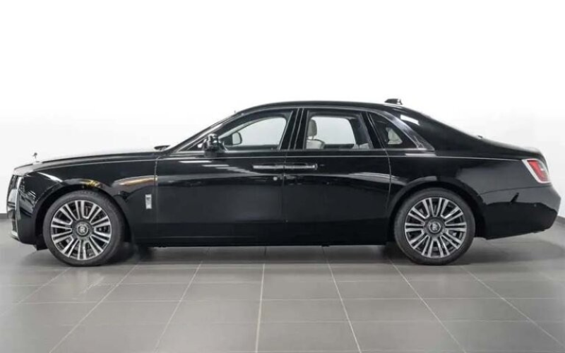 Rolls Royce Ghost with Driver