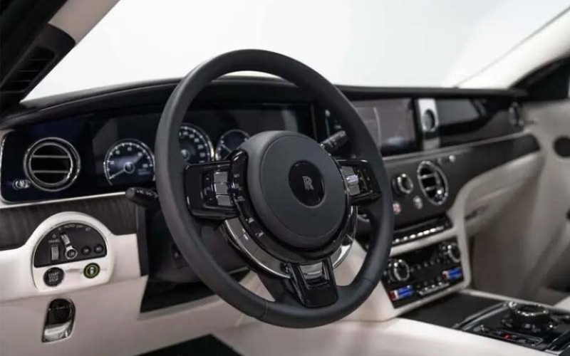 Rolls Royce Ghost with Driver