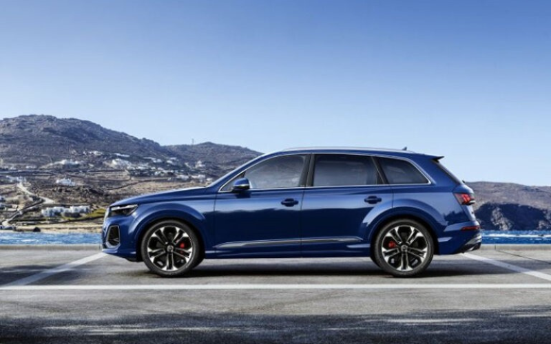 Audi Q7 with Driver