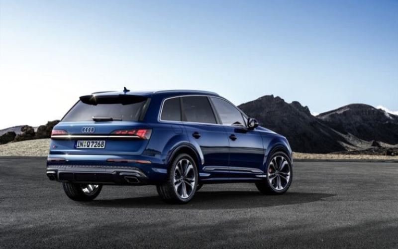 Audi Q7 with Driver