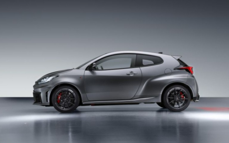 Toyota Yaris with Driver