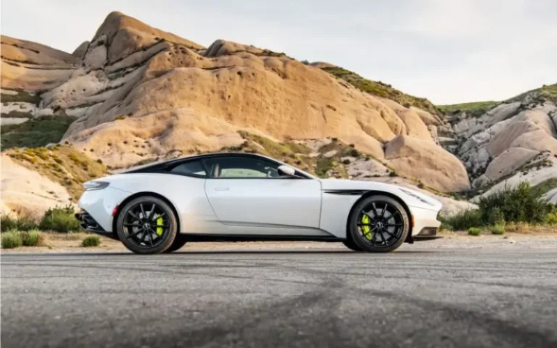 Aston Martin DB11