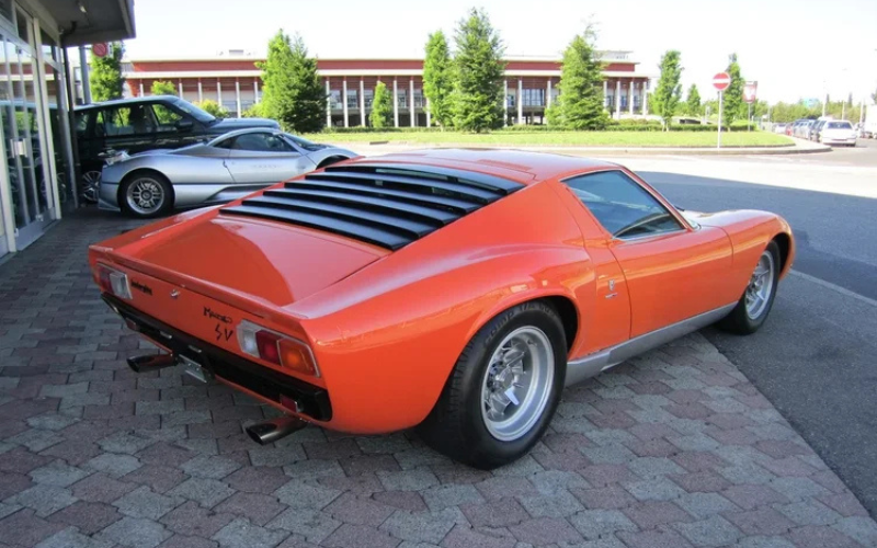 Lamborghini Miura SV Rental Dubai | RCD Rent a Car Dubai