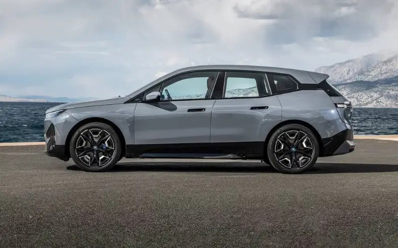 BMW iX