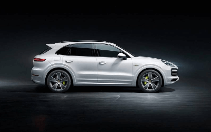 2025 Porsche Cayenne Hybrid Rental in Dubai