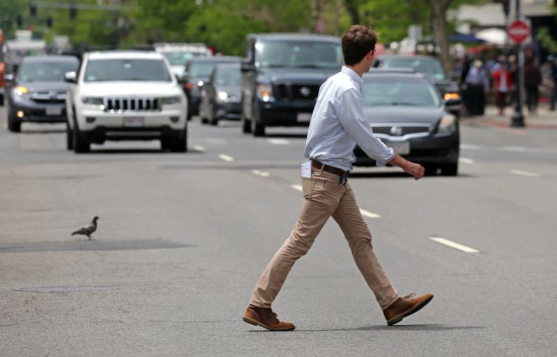 Guide to Jaywalking Fine in UAE for Pedestrians