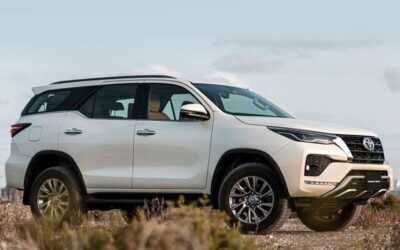 Toyota Fortuner 2024 front right side view